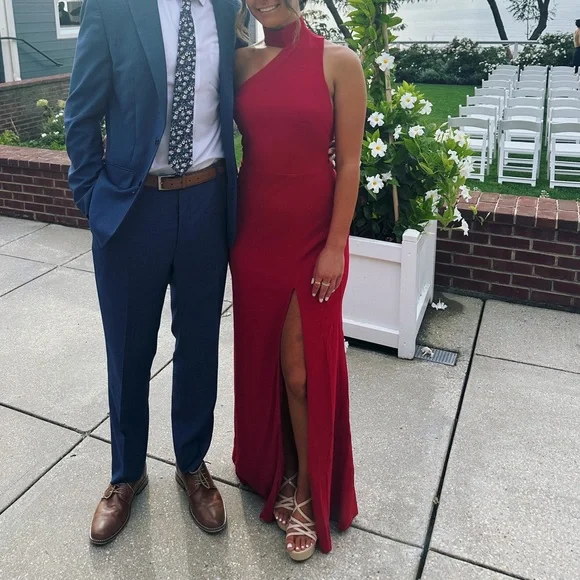 Lulu’s stunning red dress - Picture 2 of 3